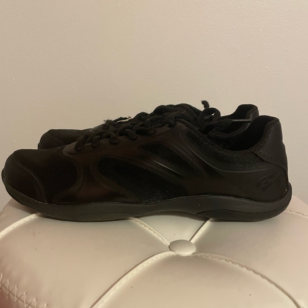 Spotlight Black Size 8 Cheer shoes